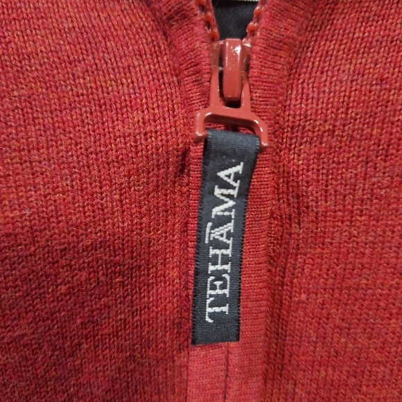 Tehama Men's Red 100% cotton Sweater in a men's size large. Pre-loved - Picture 2 of 9
